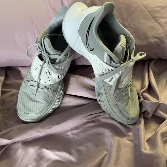 Nike Kyrie 2 Basketball Shoes - Picture 1 of 5